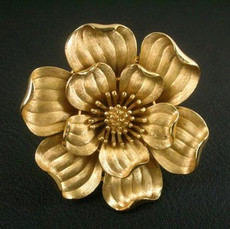 （画像用） Trifari　トリファリ フラワーブローチ