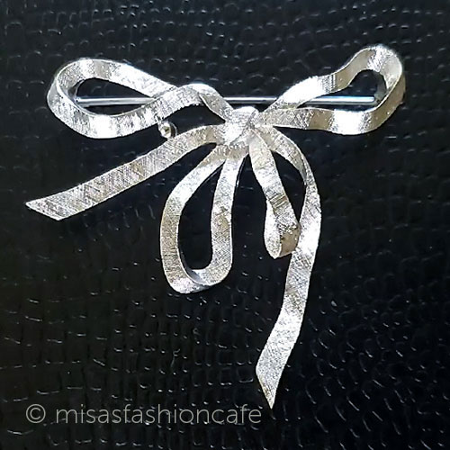 （画像用） Trifari　 トリファリ シルバーのリボン