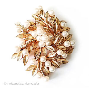 （画像用） Trifari　 トリファリ パールの花コサージュ