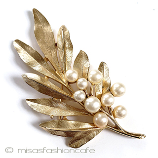 （画像用） Trifari　 トリファリ オリーブ　ブローチ