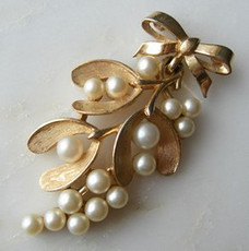 （画像用） クラウンTrifari　ブローチ