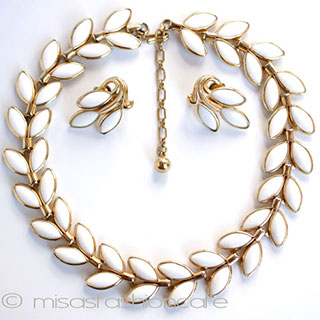 （画像用） Trifari　 トリファリ ミルクガラスの葉セット