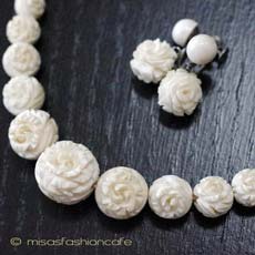 （画像用） 象牙アイボリーのローズ ネックレス＆イヤリングセット