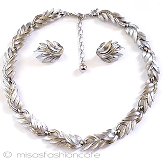 （画像用） Trifari　 トリファリ 銀葉＆リボンセット