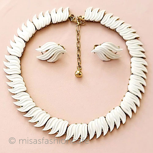 （画像用） Trifari　 トリファリ ホワイトの葉セット