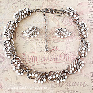 （画像用） Trifari　 トリファリ 白い小花　セット