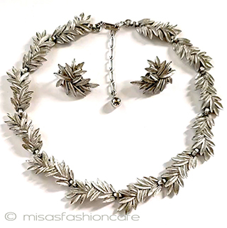 （画像用） アンティークジュエリー トリファリ　シルバーの葉