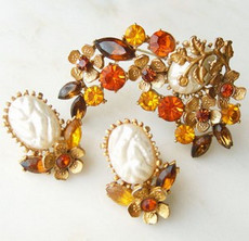 （画像用） バロックパールとお花　 ブローチ・イヤリングセット