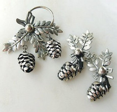 （画像用） どんぐり　 ブローチ・イヤリングセット