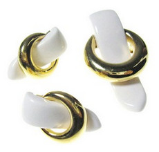 （画像用） クラウンTrifari ブローチ・イヤリングセット