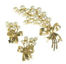 （画像用） クラウンTrifari　 ブローチ・イヤリングセット