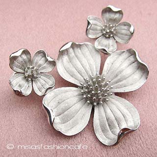 （画像用） Trifari　トリファリ ハナミズキの花セット