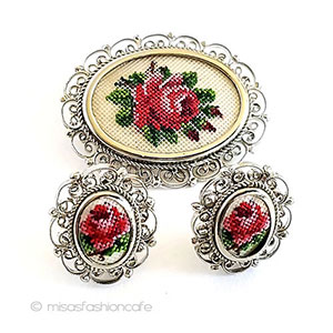 （画像用） オーストリア製プチポアン アンティーク　ローズの花