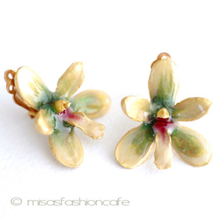 （画像用） マイケルミショー 蘭の花イヤリング