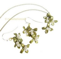 （画像用） Michaud ピアス 真珠のフラワー