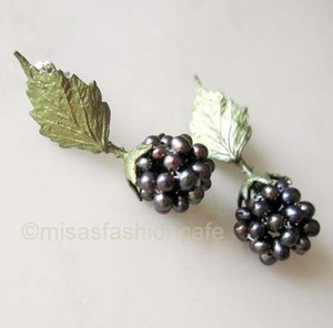 （画像用） マイケルミショー　ピアス ブラックラズベリー