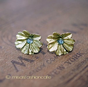 （画像用） マイケルミショー ピアス ブルートパーズの雫