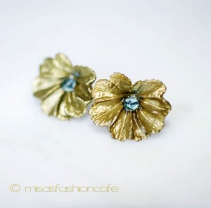 （画像用） マイケルミショー ピアス ブルートパーズの雫