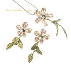 （画像用） Michaud ピアス 真珠つつじの花