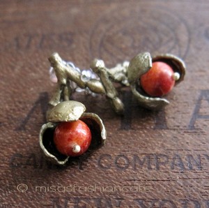 （画像用） マイケルミショー ピアス 珊瑚の木の実