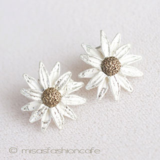 （画像用） Michaud ピアス　　 　デイジーの花