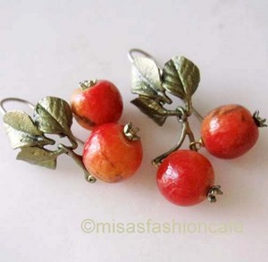 （画像用） マイケルミショー ピアス 天然珊瑚のりんご