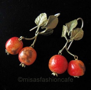 （画像用） マイケルミショー ピアス 天然珊瑚のりんご