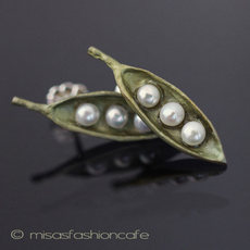 （画像用） Michaud ピアス　　 真珠 さやえんどう豆