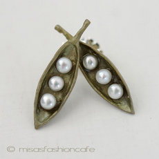 （画像用） Michaud ピアス　　 真珠 さやえんどう豆