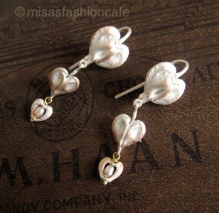 （画像用） マイケルミショー ピアス 真珠・タイツリソウ