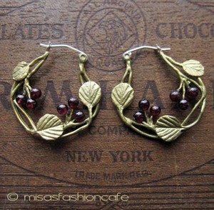 （画像用） Michaud ピアス ガーネットの苺　再販！