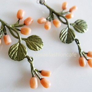 （画像用） ピアス　または　クリップ 珊瑚のいちご　再販！