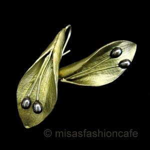 （画像用） Michaud ピアス Hostaフラワー