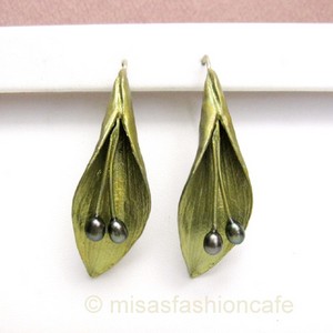 （画像用） Michaud ピアス Hostaフラワー