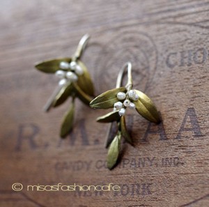 （画像用） マイケルミショー ピアス 真珠　フローラル