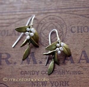 （画像用） マイケルミショー ピアス 真珠　フローラル