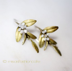 （画像用） マイケルミショー ピアス 真珠　フローラル