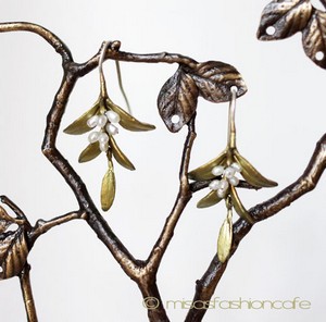 （画像用） マイケルミショー ピアス 真珠　フローラル