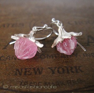 （画像用） マイケルミショー ピアス 　シャクナゲのつぼみ