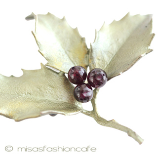 （画像用） マイケルミショー ブローチ 天然石ガーネットのヒイラギ