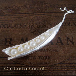 （画像用） マイケルミショー ブローチ 真珠 さやえんどう豆