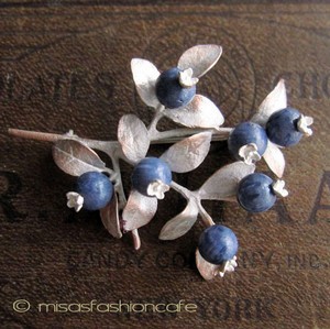 （画像用） マイケルミショー ブローチ 　ブルーベリー　銀製