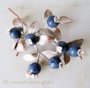 （画像用） マイケルミショー ブローチ 　ブルーベリー　銀製