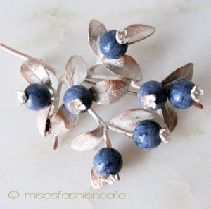 （画像用） マイケルミショー ブローチ 　ブルーベリー　銀製