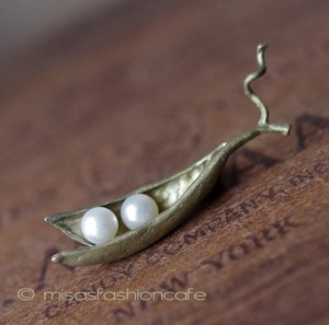 （画像用） マイケルミショー ブローチ 　真珠 さやえんどう豆