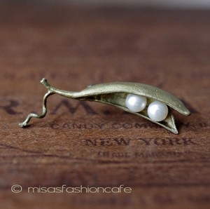 （画像用） マイケルミショー ブローチ 　真珠 さやえんどう豆