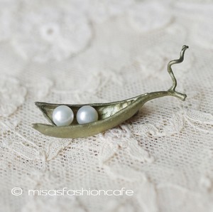 （画像用） マイケルミショー ブローチ 　真珠 さやえんどう豆