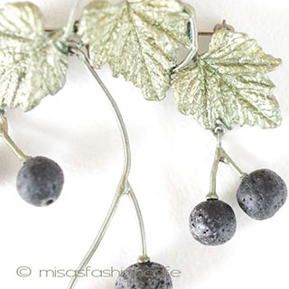 （画像用） Michaud ブローチ 天然石 カシスの実