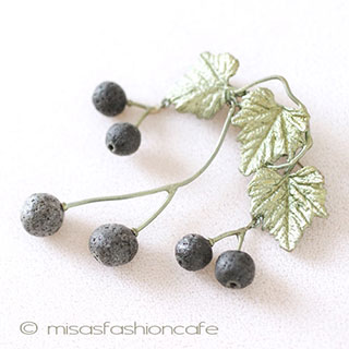 （画像用） Michaud ブローチ 天然石 カシスの実