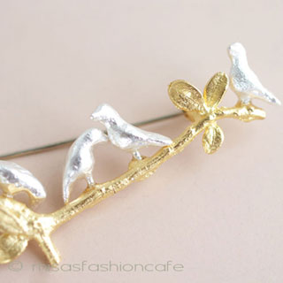 （画像用） マイケルミショーブローチ 銀の鳥と金の小枝